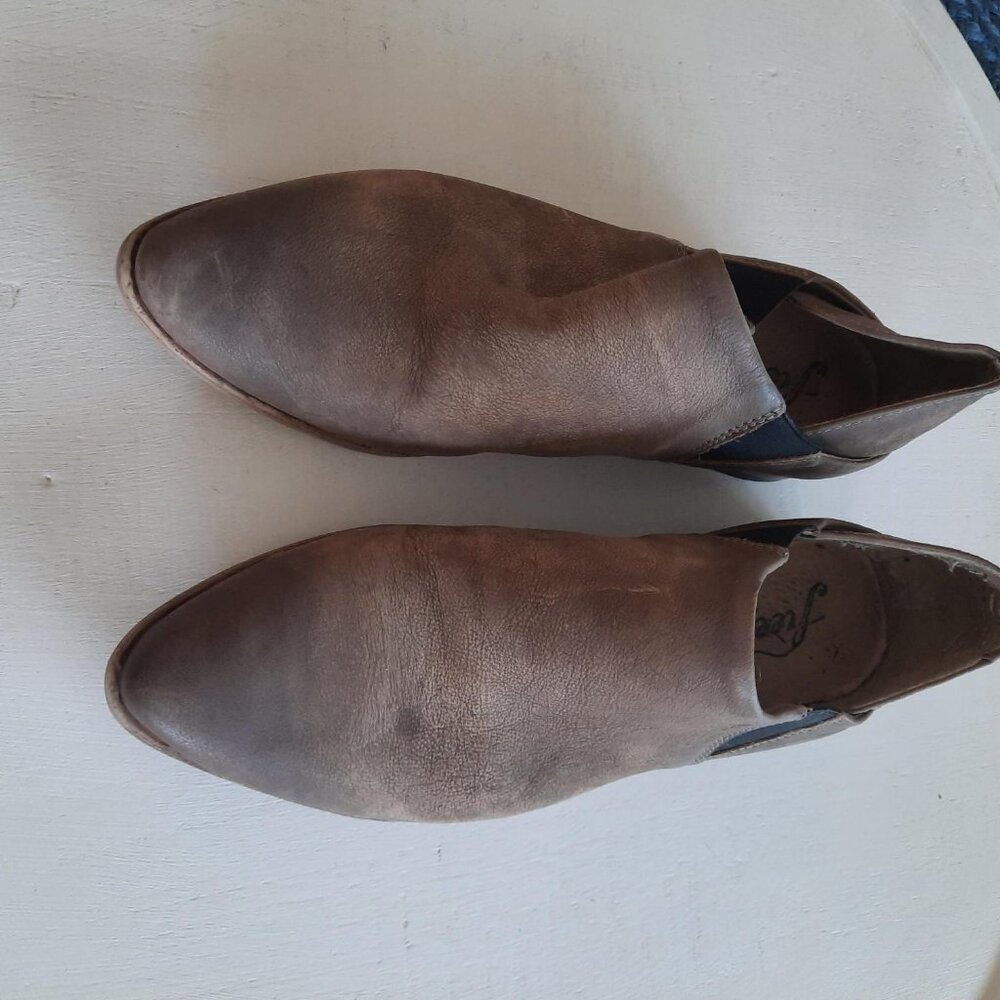 Free People bootie size 39